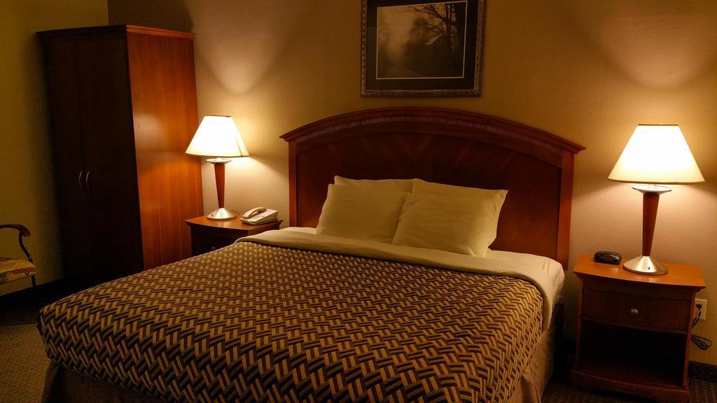 A Riverside Inn Travelodge By Wyndham Fairplay Room photo