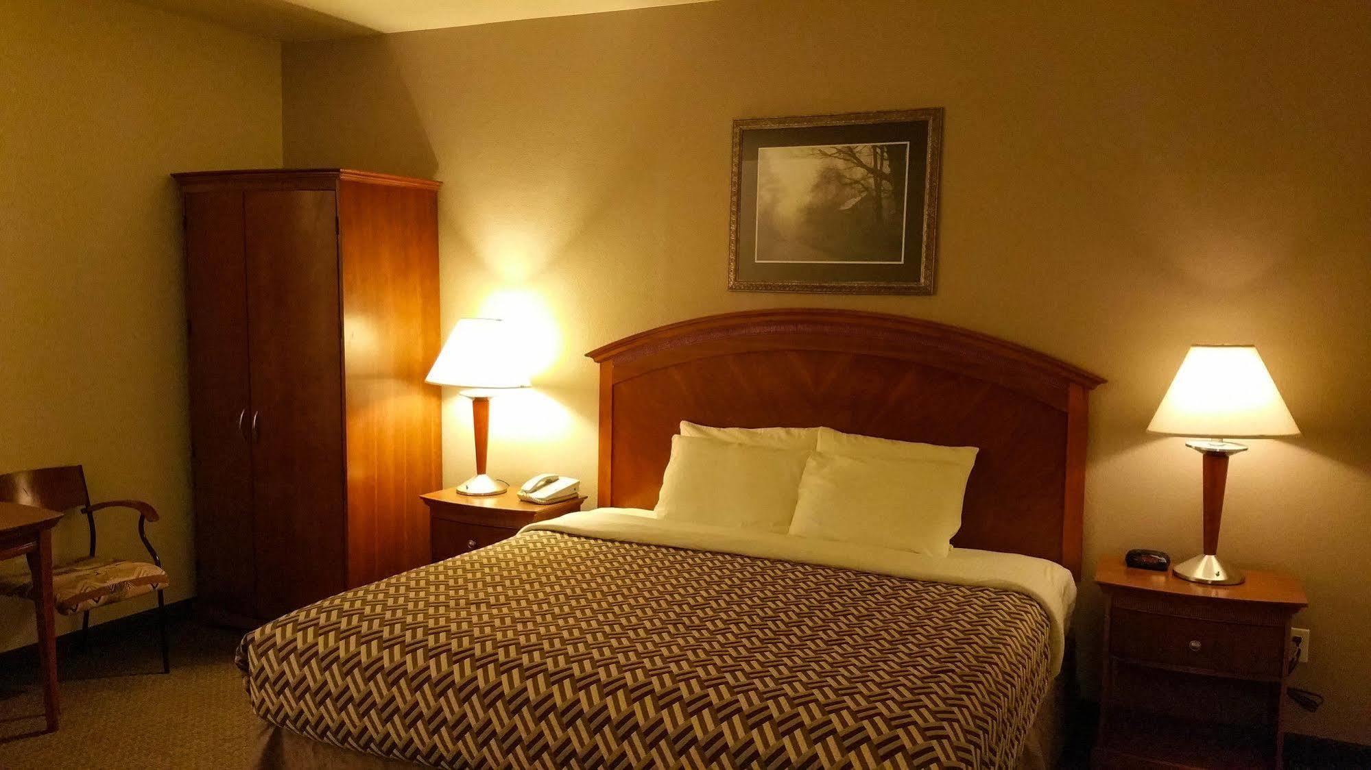 A Riverside Inn Travelodge By Wyndham Fairplay Exterior photo